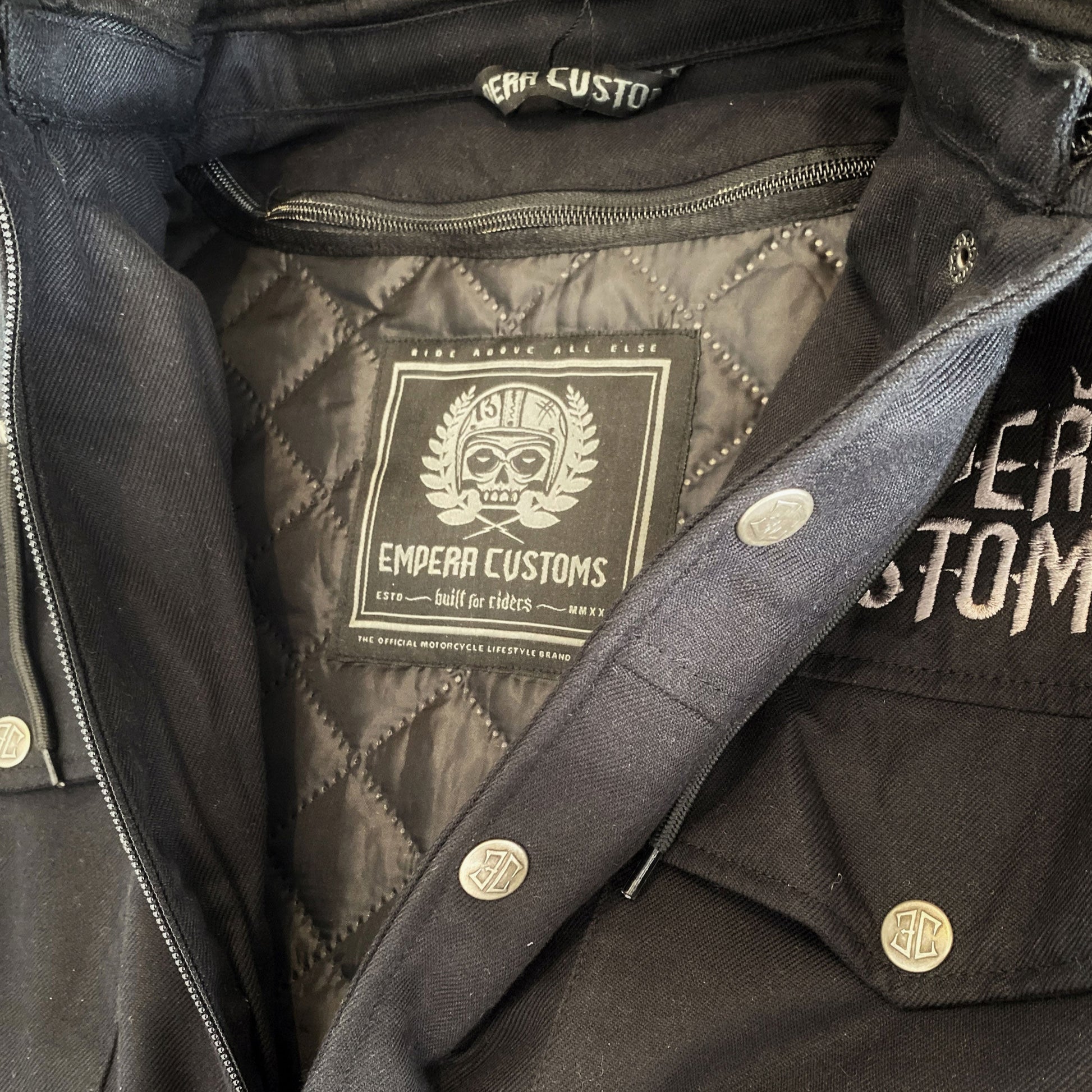 MTL RIDER SHIRT - NECK TAG DETAIL