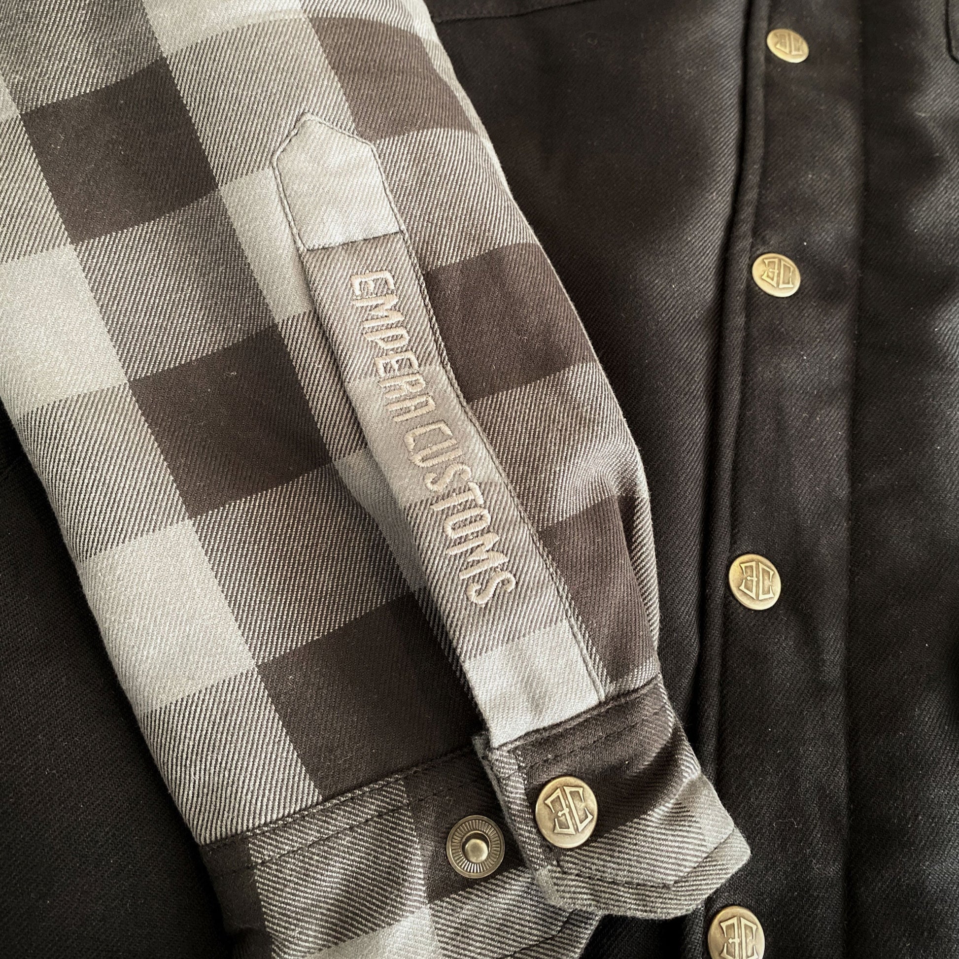 MTL RIDER SHIRT CUFF EMBROIDERY DETAIL