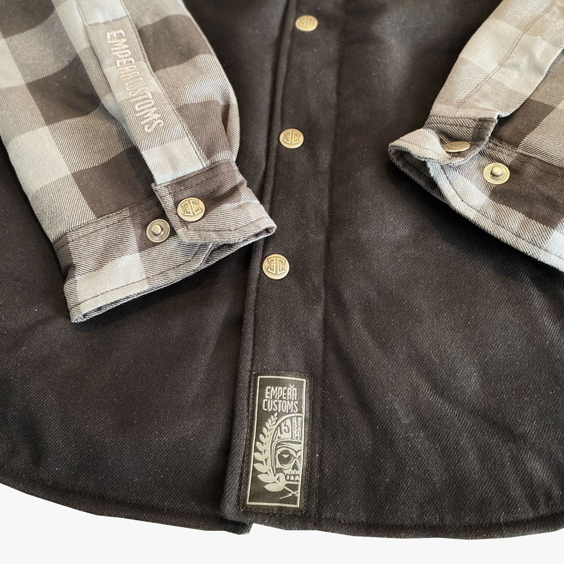 MTL RIDER SHIRT FRONT WOVEN LABEL DETAIL