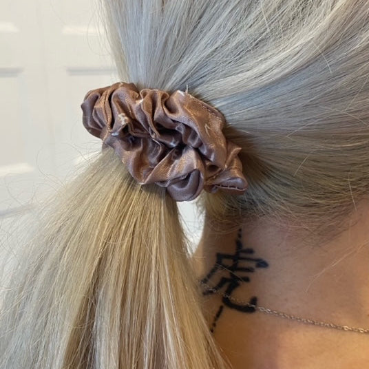 SCRUNCHIE_hair_rose