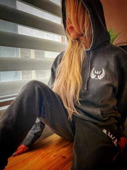 DEFIANCE PULLOVER HOODIE