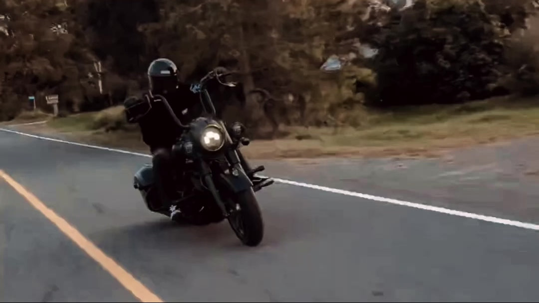 Charger la vidéo : Rider showing off the Empera Booth Original Longtee